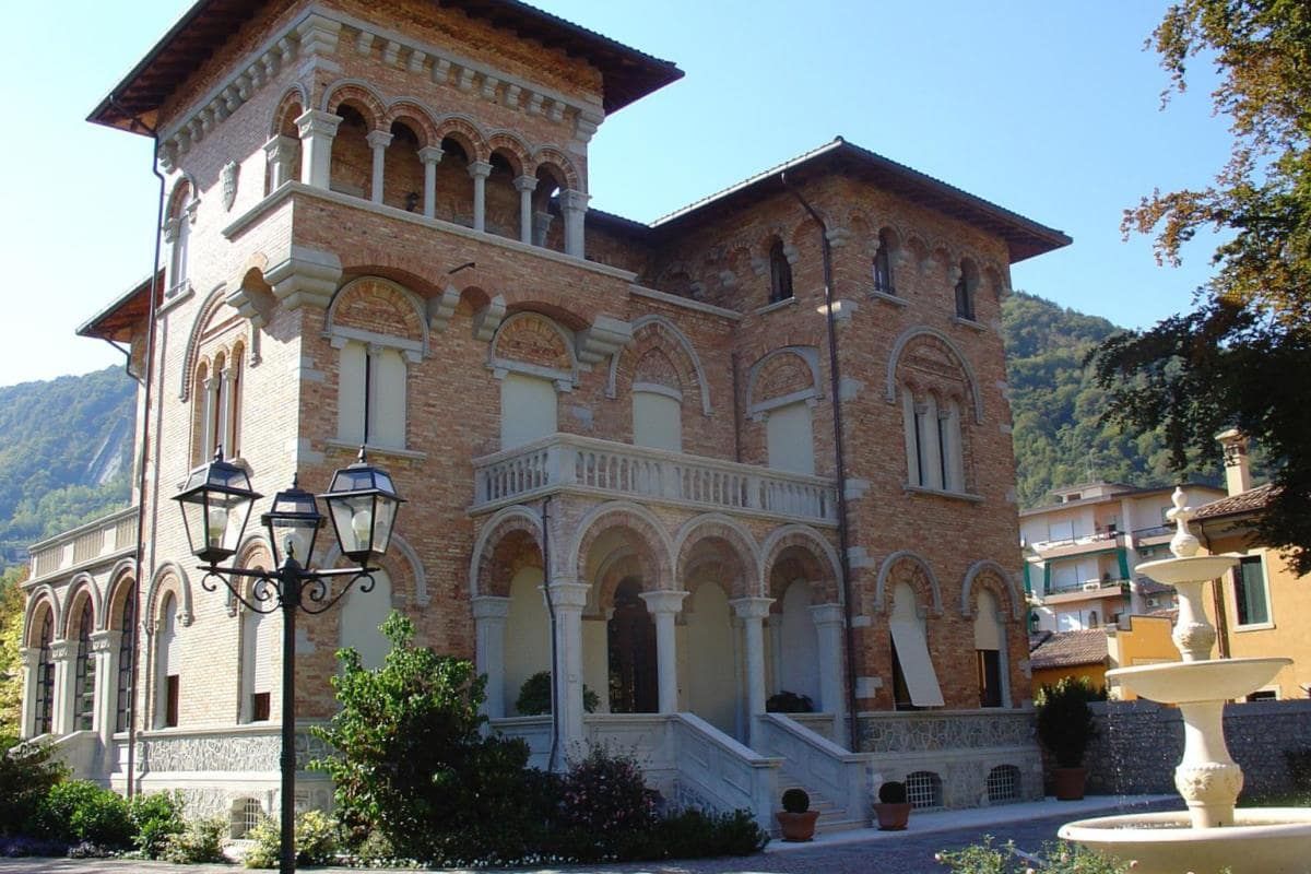 Villa in Vittorio Veneto, Italy, 781 sq.m - picture 1