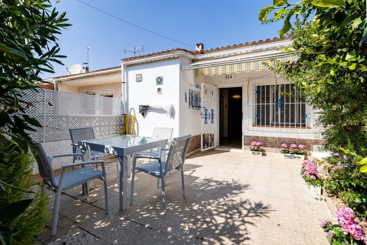 Bungalow in Torrevieja, Spain, 44 sq.m - picture 1
