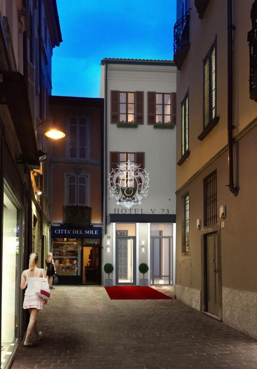 Hotel en Como, Italia, 550 m2 - imagen 1
