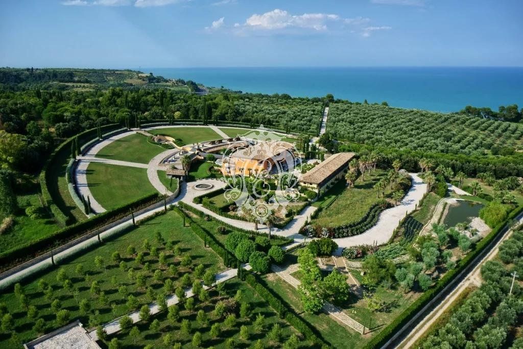 Villa in San Benedetto del Tronto, Italy, 5 000 sq.m - picture 1