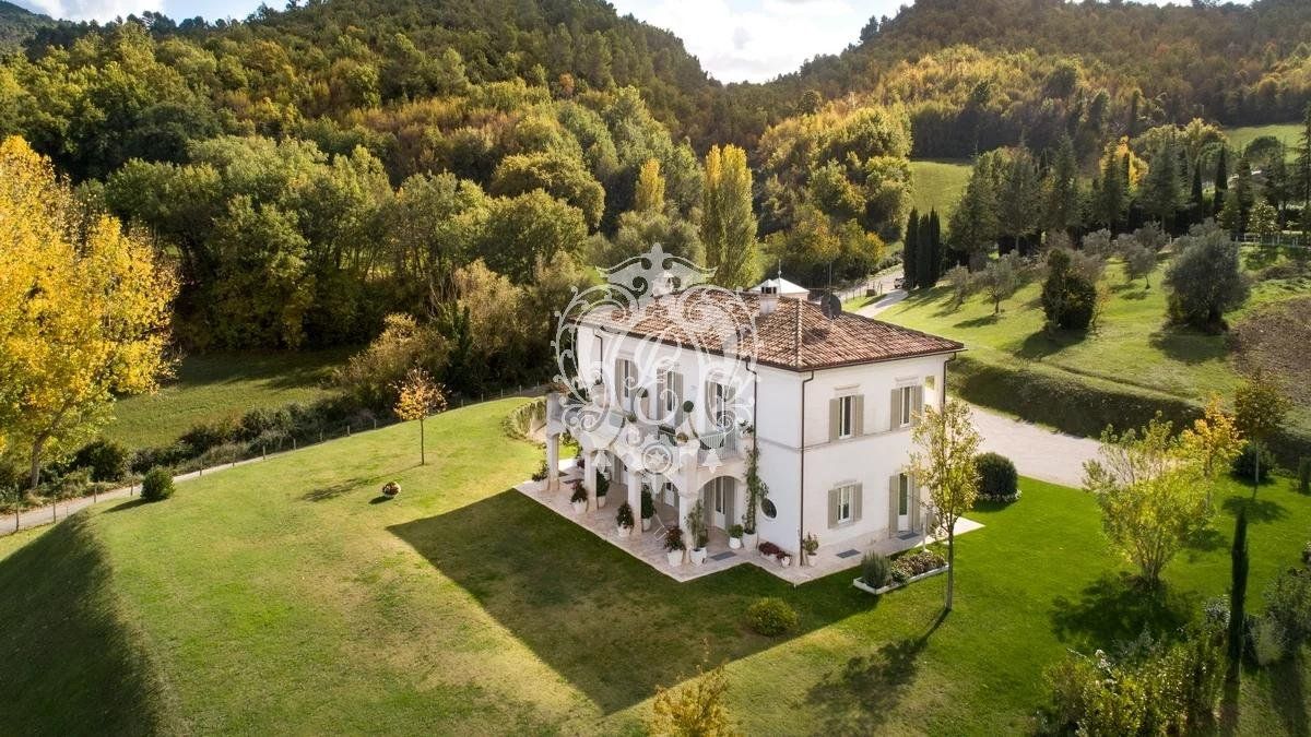 Villa in Spoleto, Italien, 396 m2 - Foto 1