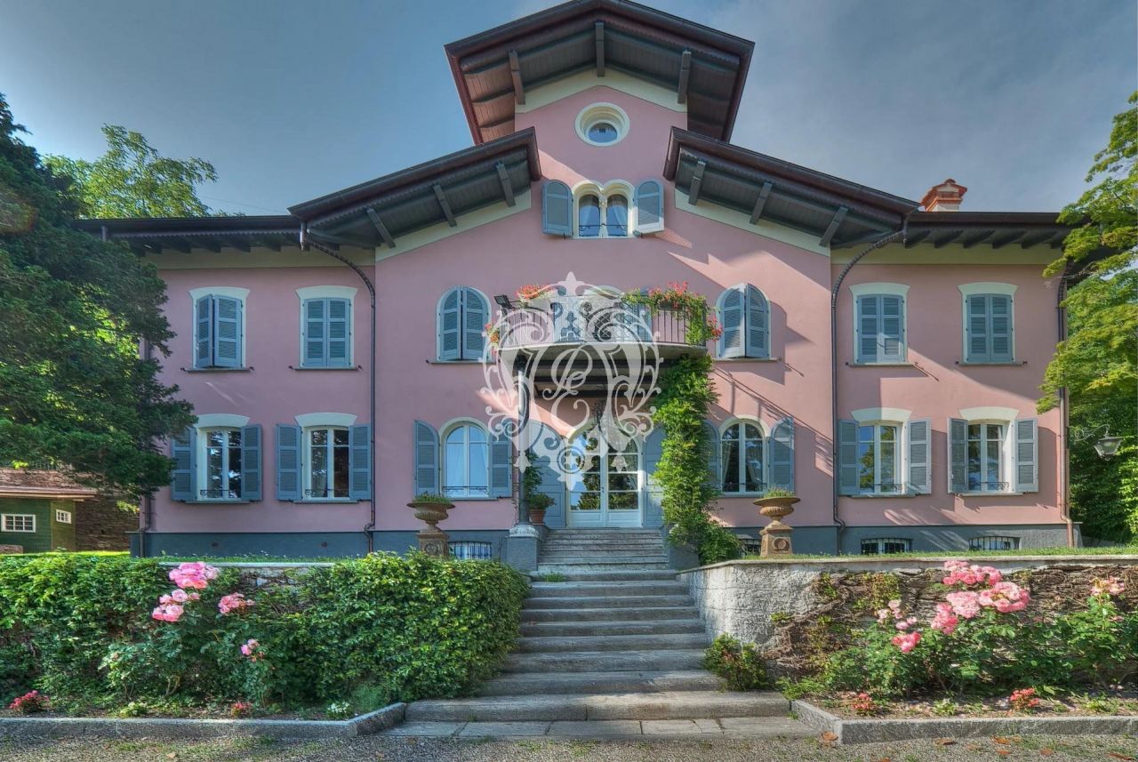 Villa in Verbania, Italy, 730 sq.m - picture 1