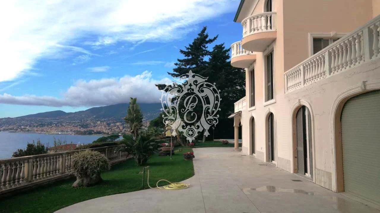 Villa Sanremo, Italia, 500 m2 - imagen 1