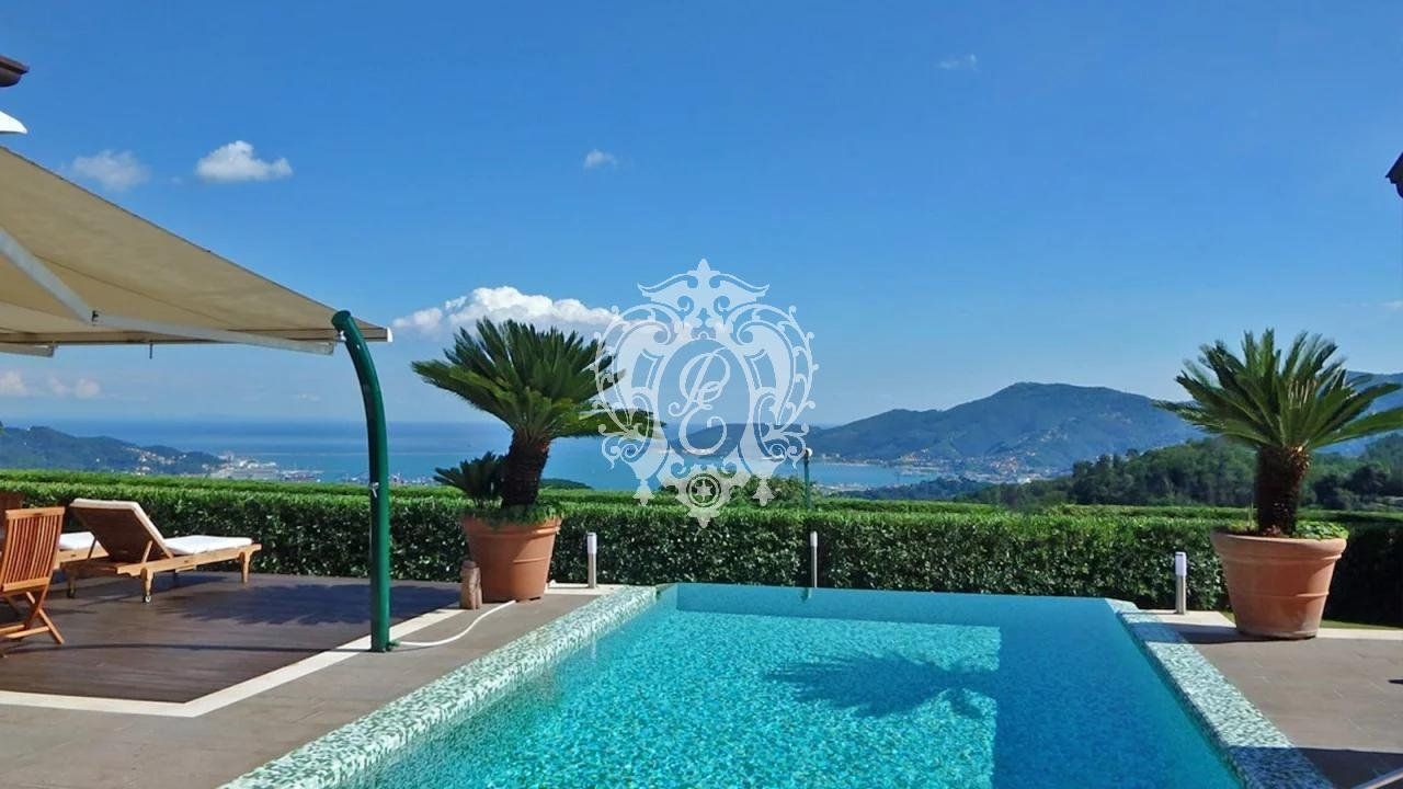 Villa in La Spezia, Italien, 650 m2 - Foto 1