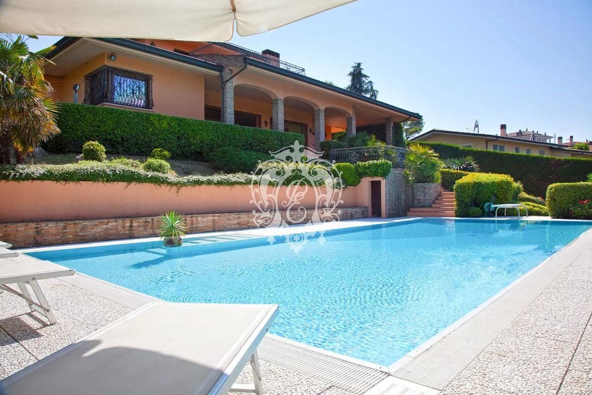 Villa in Riccione, Italy, 498 sq.m - picture 1