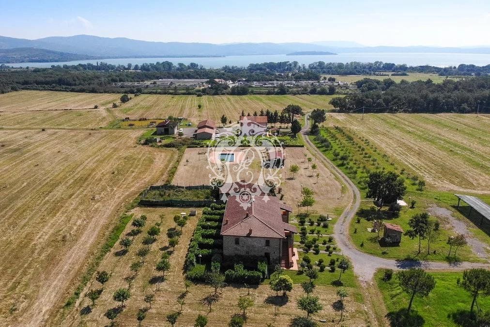 Villa in Castiglione del Lago, Italy, 797 sq.m - picture 1