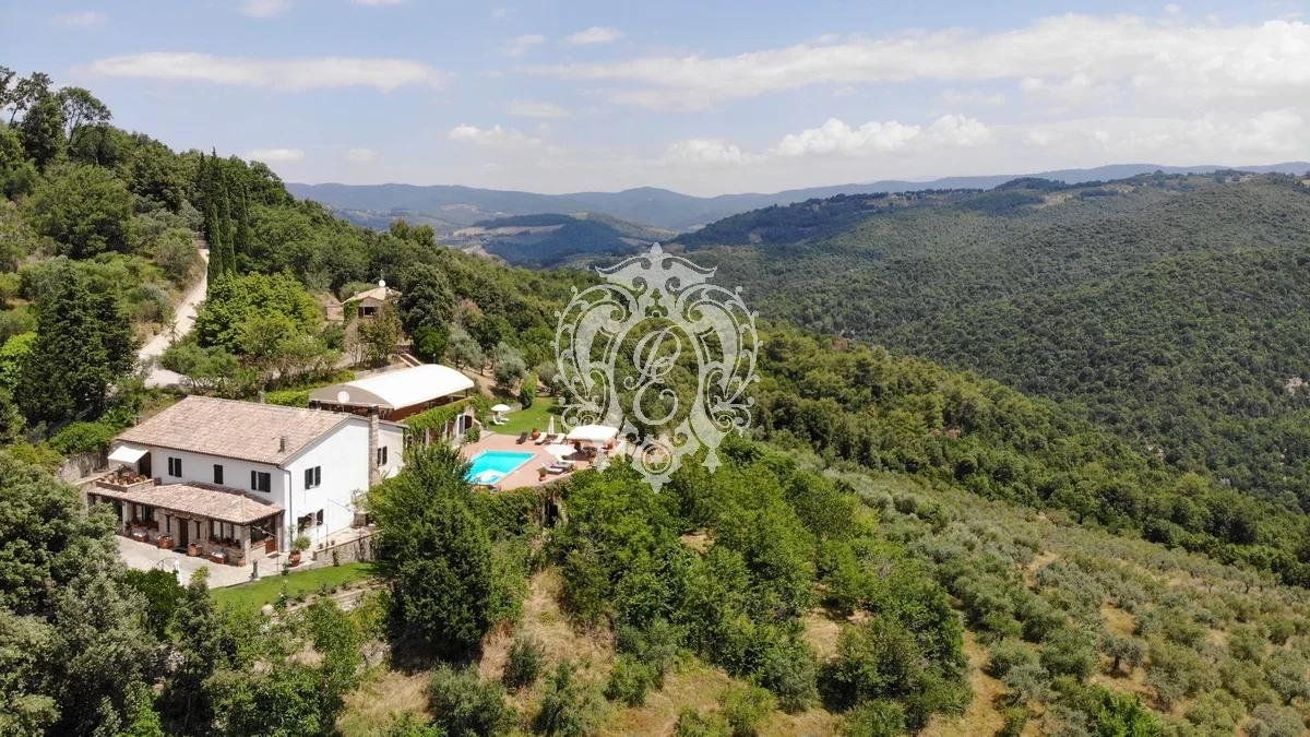 Villa en Collazzone, Italia, 711 m2 - imagen 1
