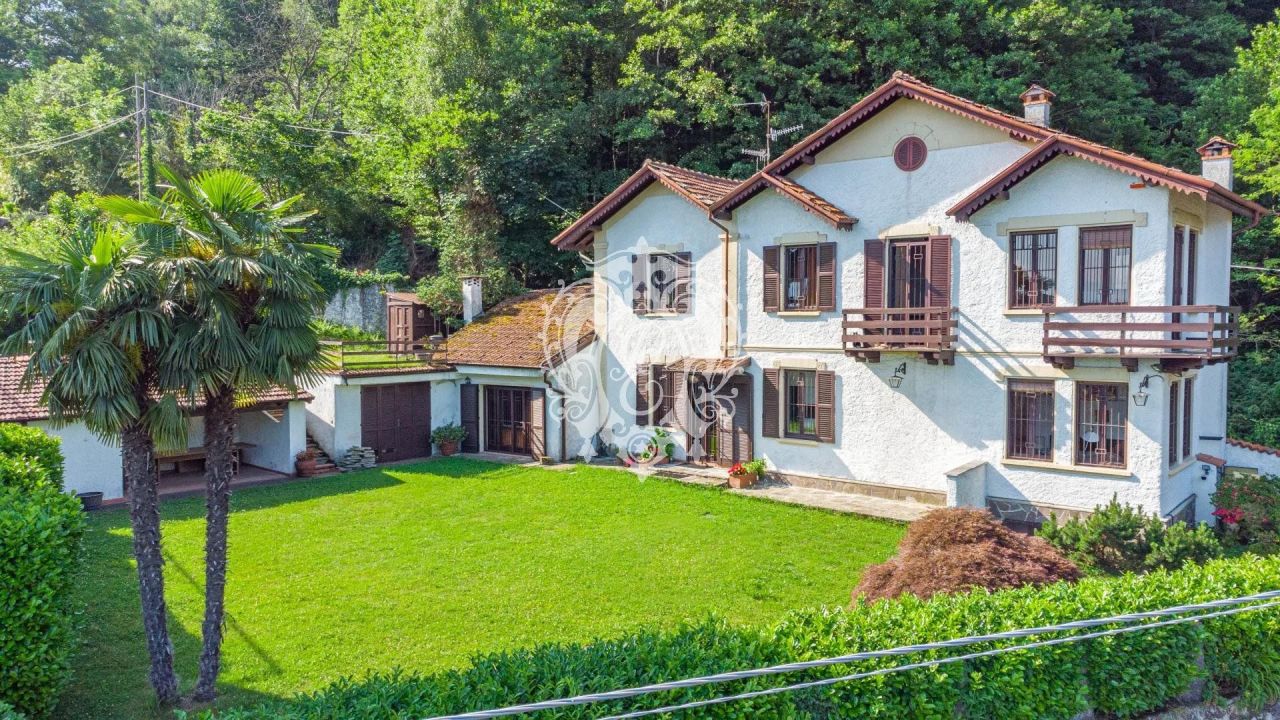 Villa in Stresa, Italy, 215 sq.m - picture 1