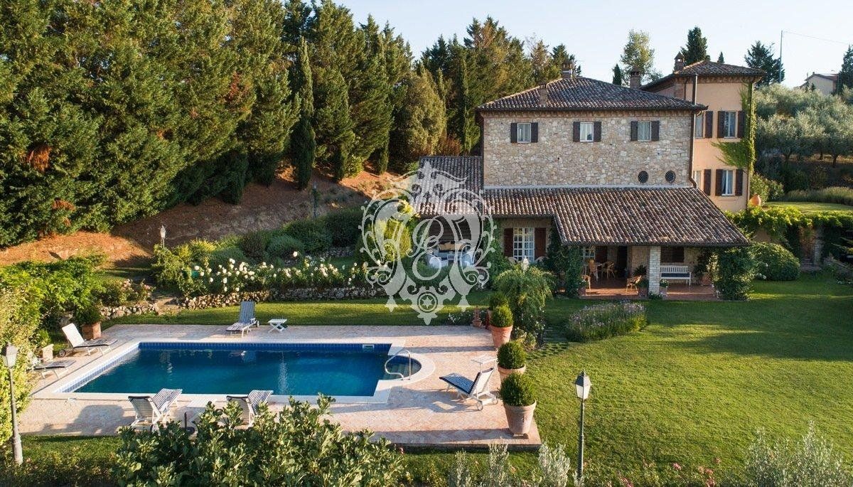 Villa in Todi, Italien, 458 m2 - Foto 1