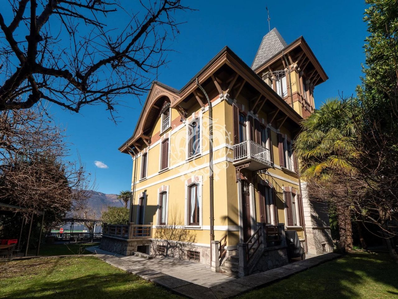 Villa in Varese, Italy, 560 sq.m - picture 1