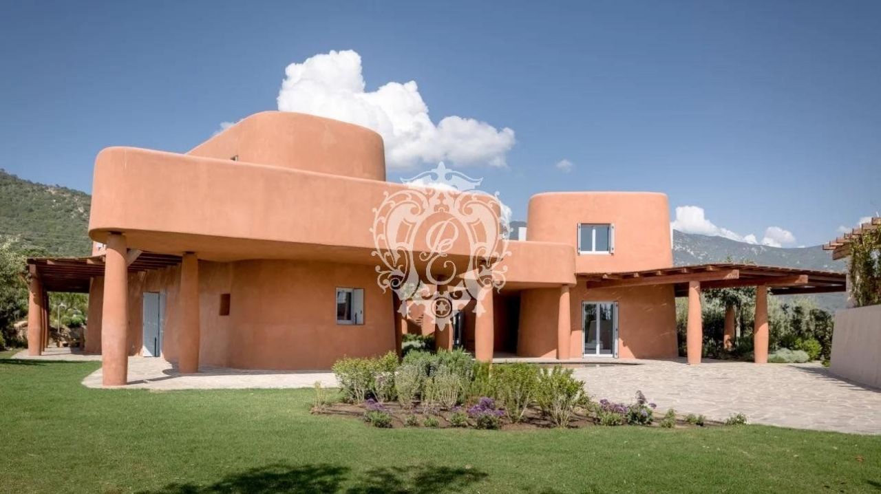 Villa in Pula (Sardinia), Italy, 680 sq.m - picture 1
