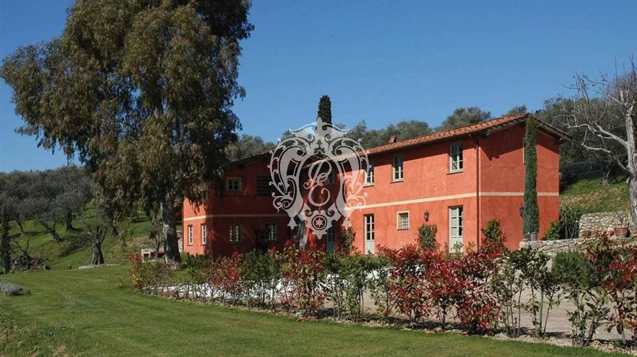 Villa in Massarosa, Italy, 300 sq.m - picture 1