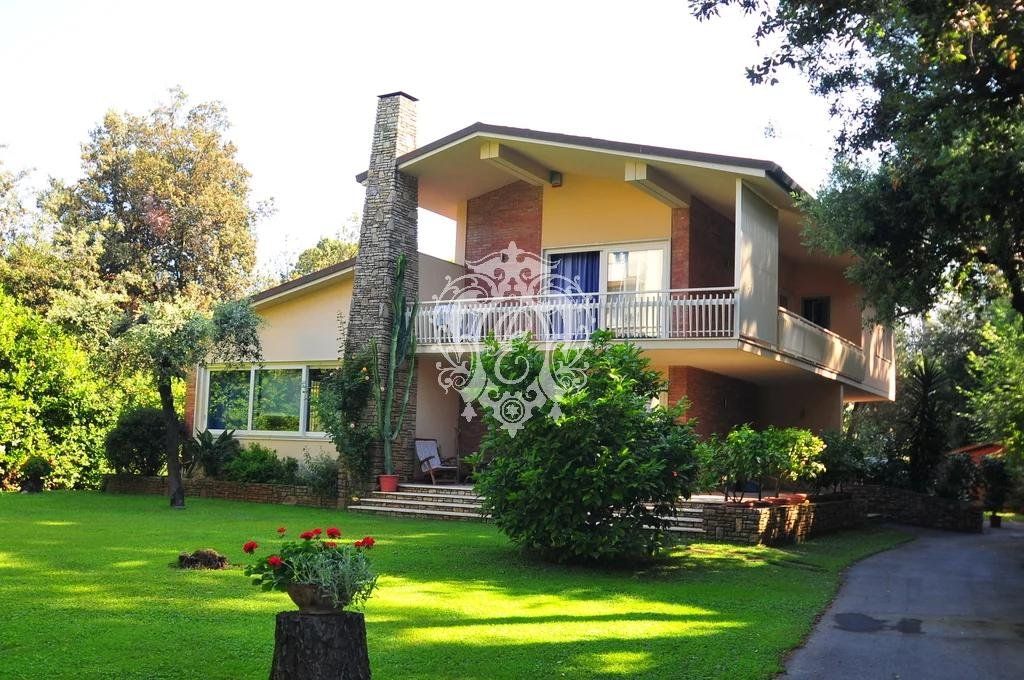 Villa in Pietrasanta, Italy, 170 sq.m - picture 1