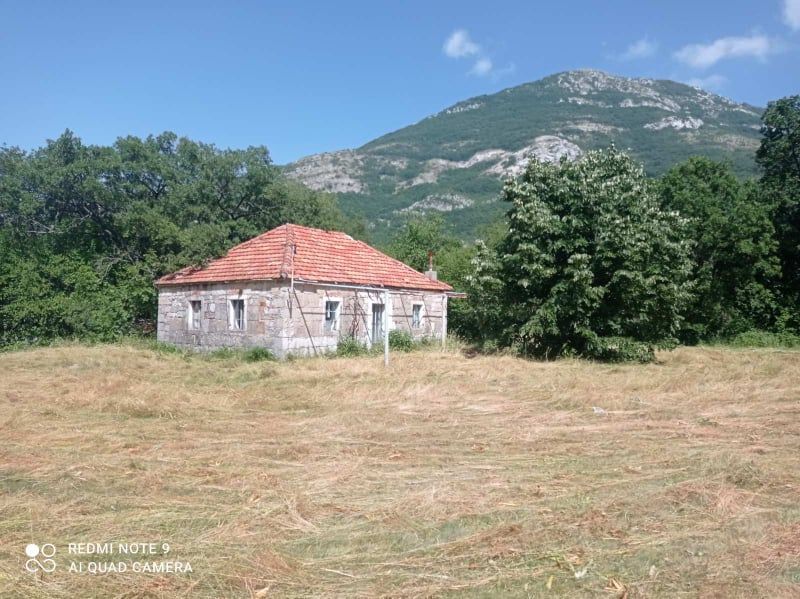 Haus in Risan, Montenegro, 65 m2 - Foto 1