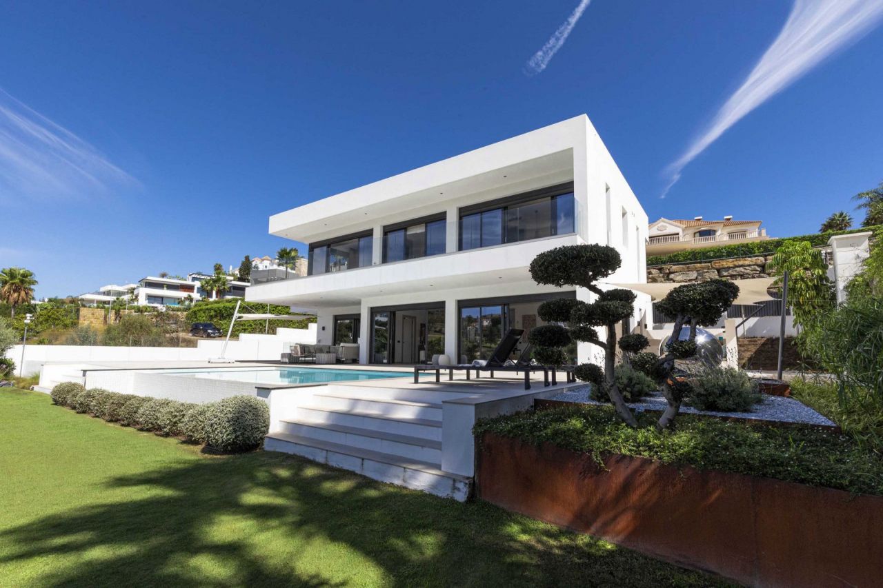Villa in Benahavis, Spain, 910 sq.m - picture 1