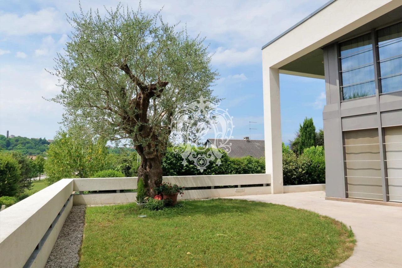 Villa in Conegliano, Italy, 465 sq.m - picture 1