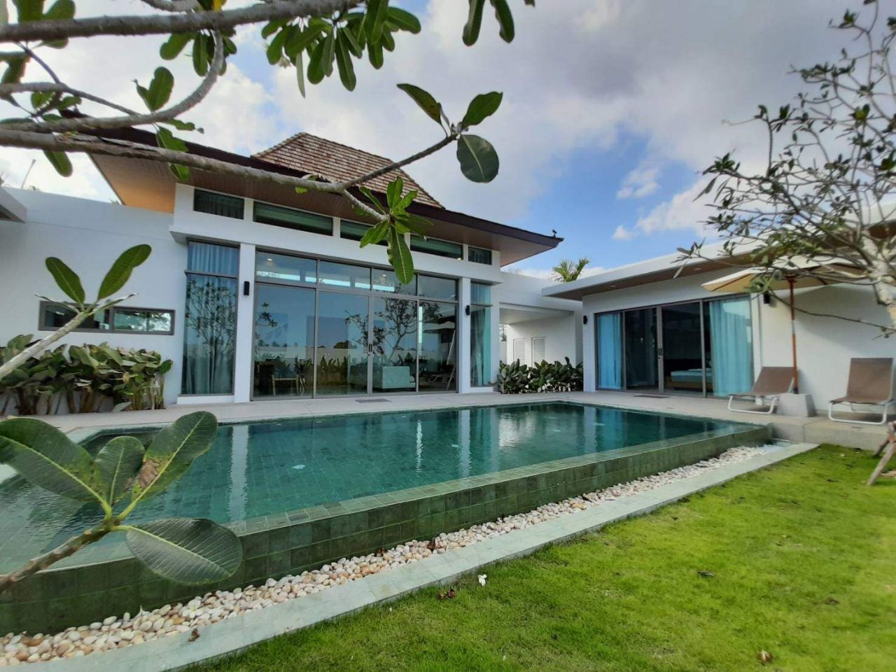 Villa in Phuket, Thailand, 240 sq.m - picture 1