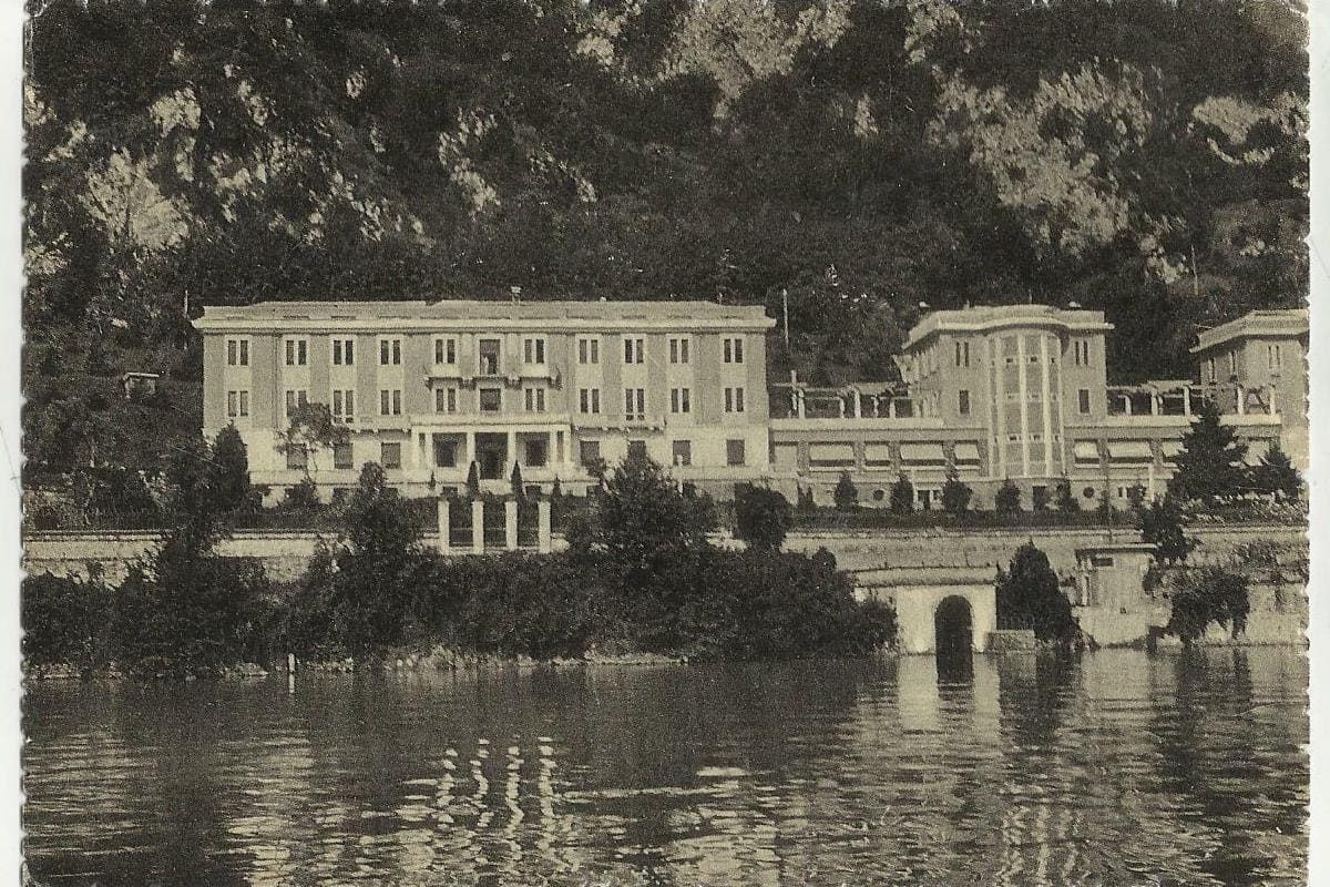 Hôtel par le Lac de Côme, Italie, 4 196 m2 - image 1