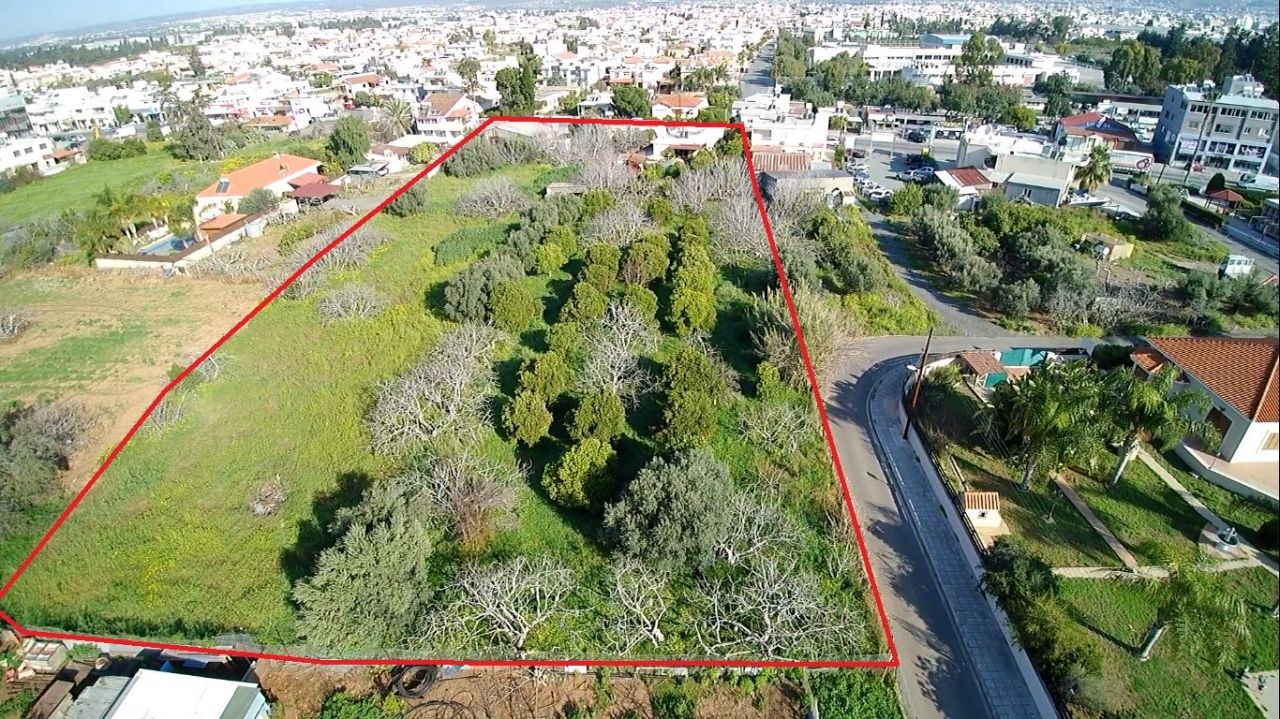 Land in Limassol, Cyprus, 7 355 sq.m - picture 1
