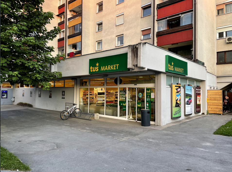 Boutique à Domžale, Slovénie, 616.18 m2 - image 1