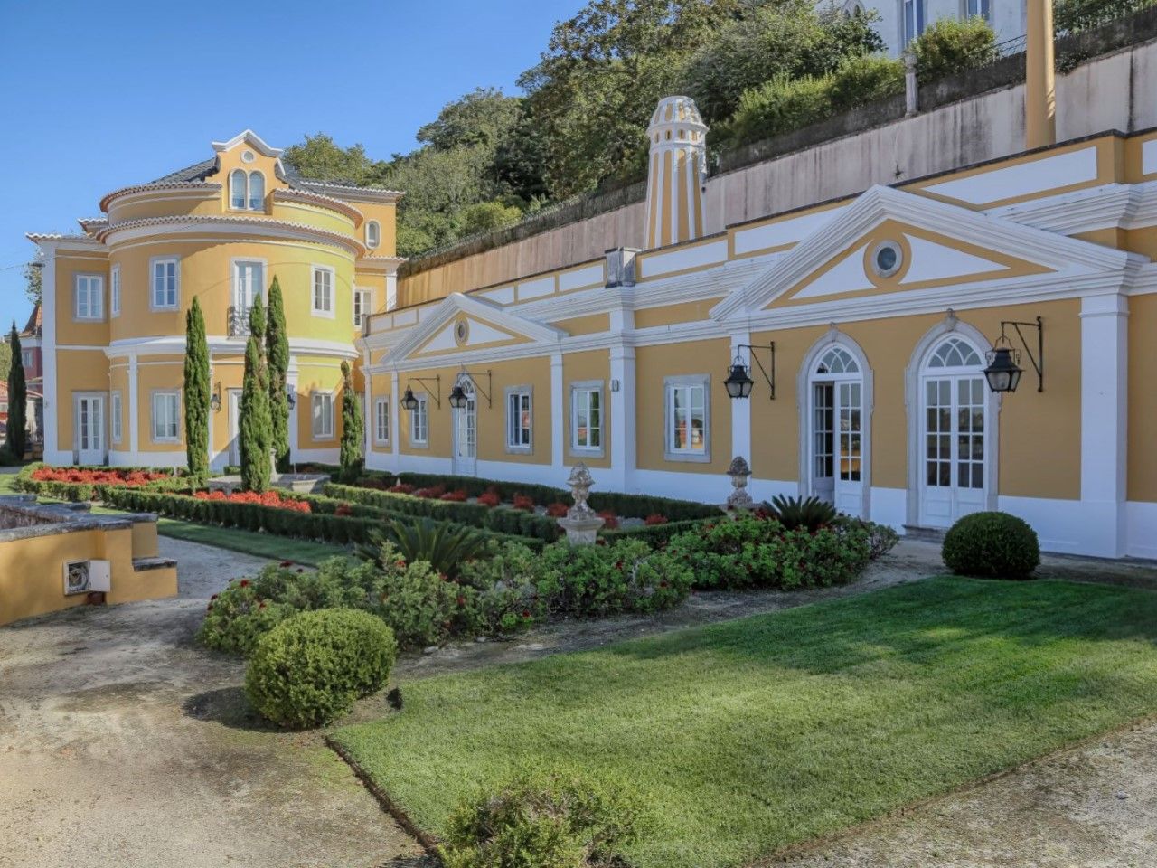 Mansion in Sintra, Portugal, 516 sq.m - picture 1