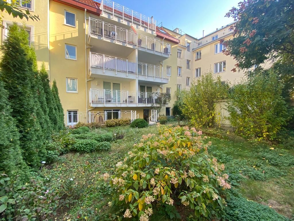 Apartment in Vienna, Austria, 110 sq.m - picture 1