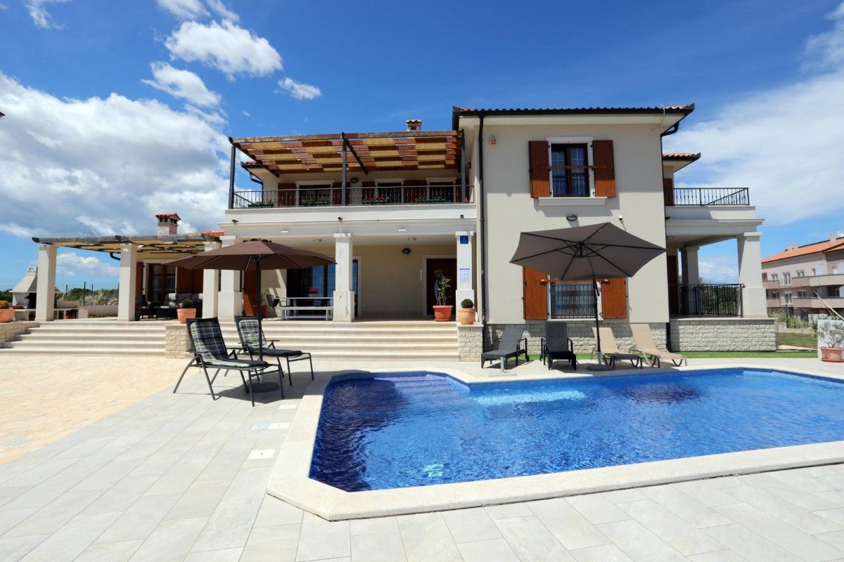 House in Medulin, Croatia, 200 sq.m - picture 1