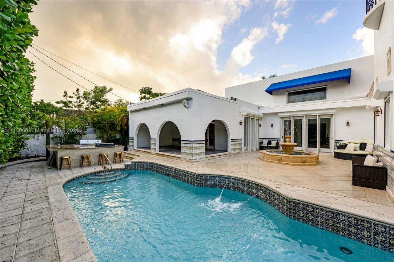 Villa en Miami, Estados Unidos, 360 m2 - imagen 1