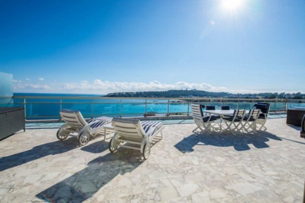 Penthouse in Antibes, France, 170 sq.m - picture 1