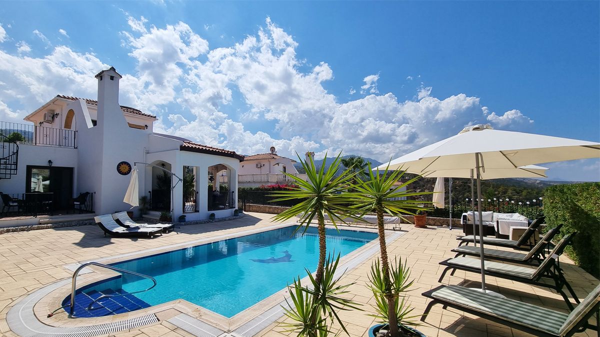 Villa in Esentepe, Cyprus, 180 sq.m - picture 1