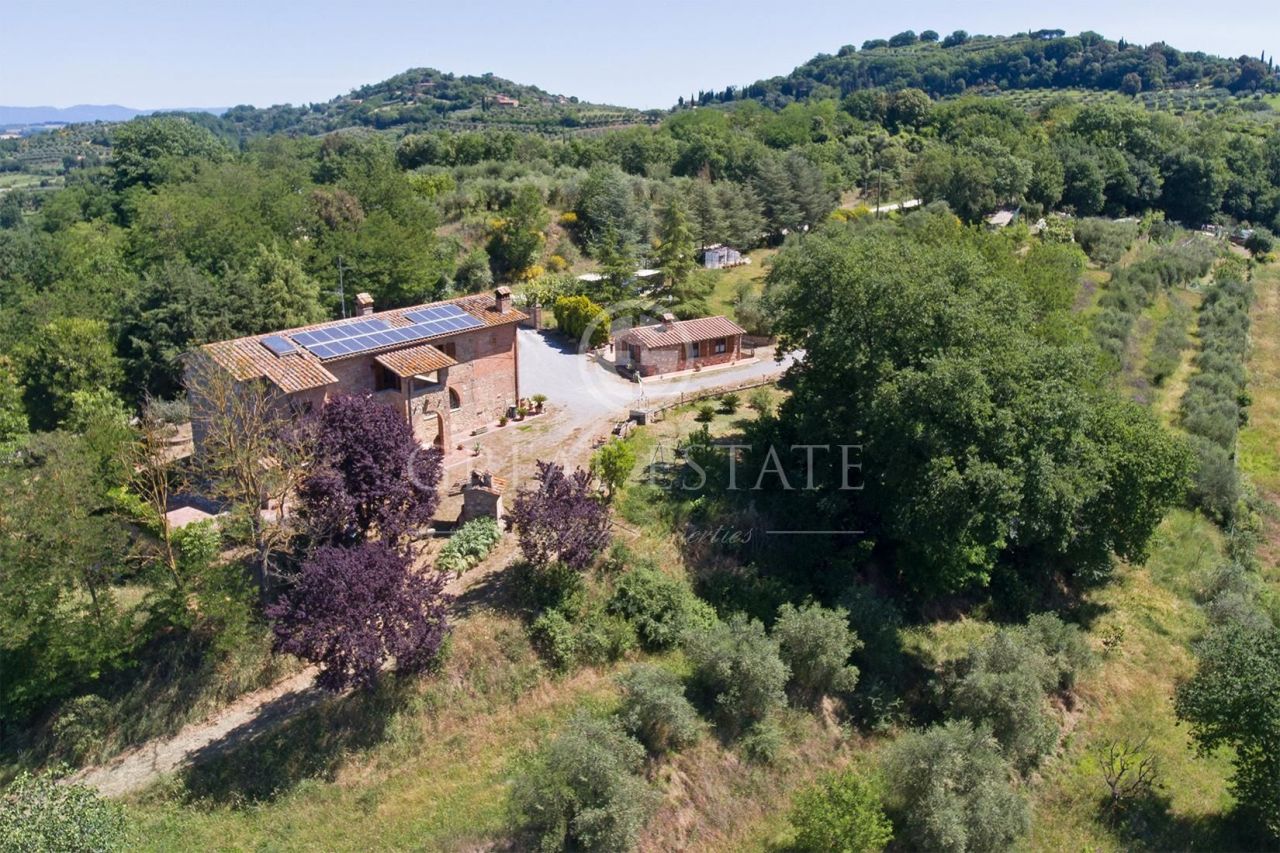 House in Chiusi, Italy, 454.2 sq.m - picture 1