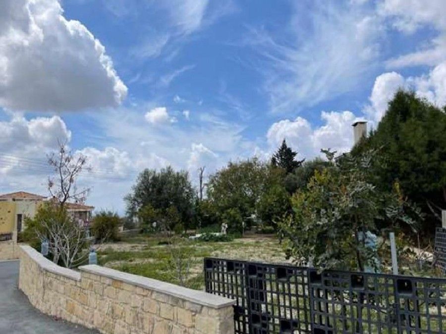 Land in Paphos, Cyprus, 869 sq.m - picture 1