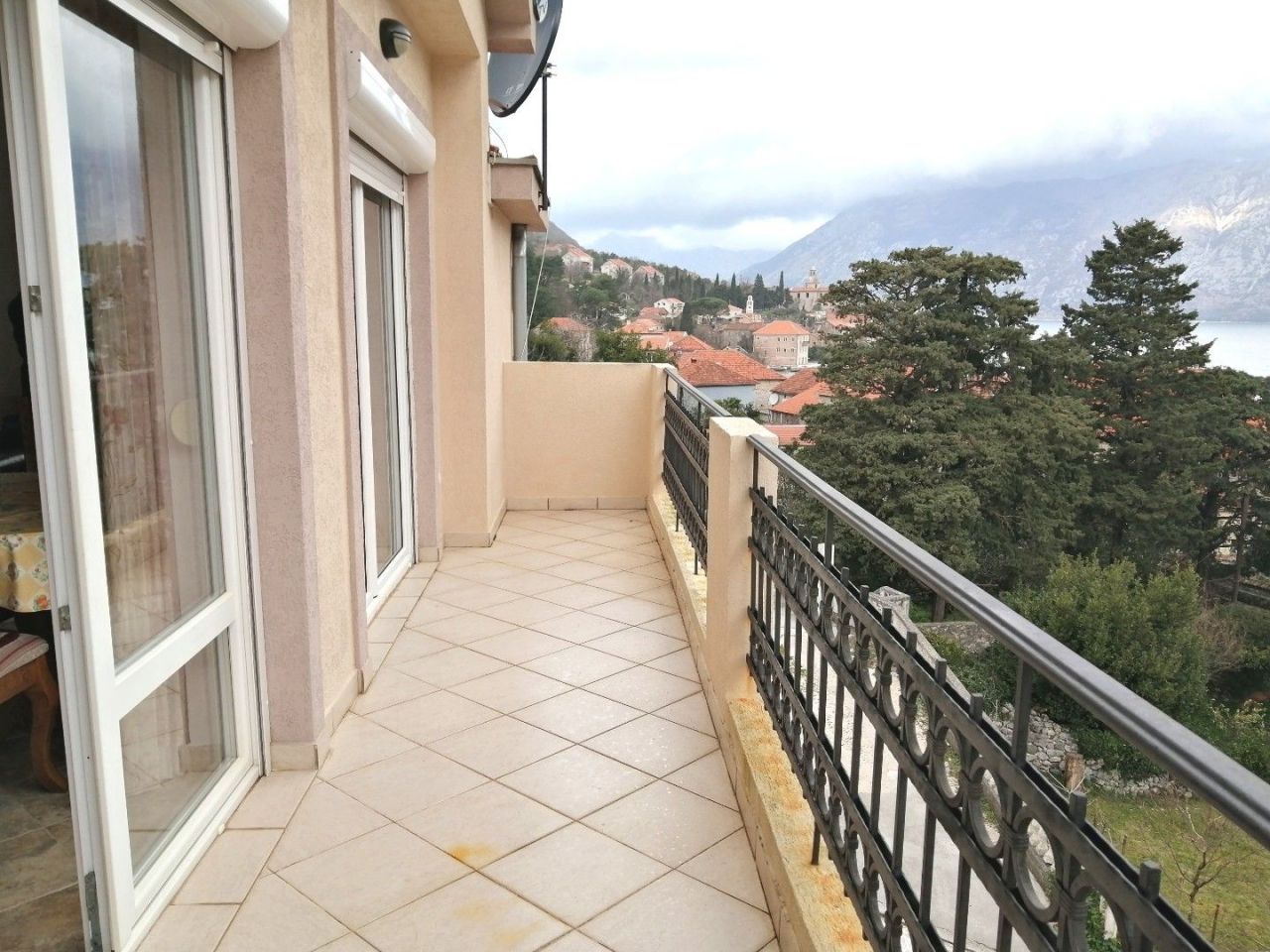Flat in Prcanj, Montenegro, 70 sq.m - picture 1
