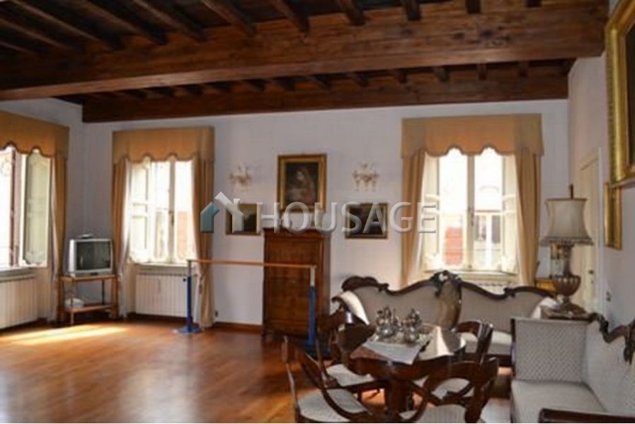 Flat in Rome, Italy, 310 sq.m - picture 1