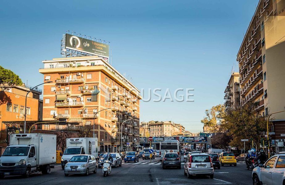 Commercial property in Rome, Italy, 2 500 sq.m - picture 1