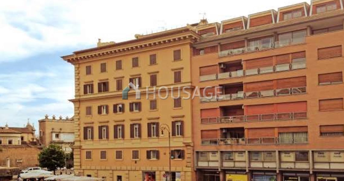 Commercial property in Rome, Italy, 70 sq.m - picture 1
