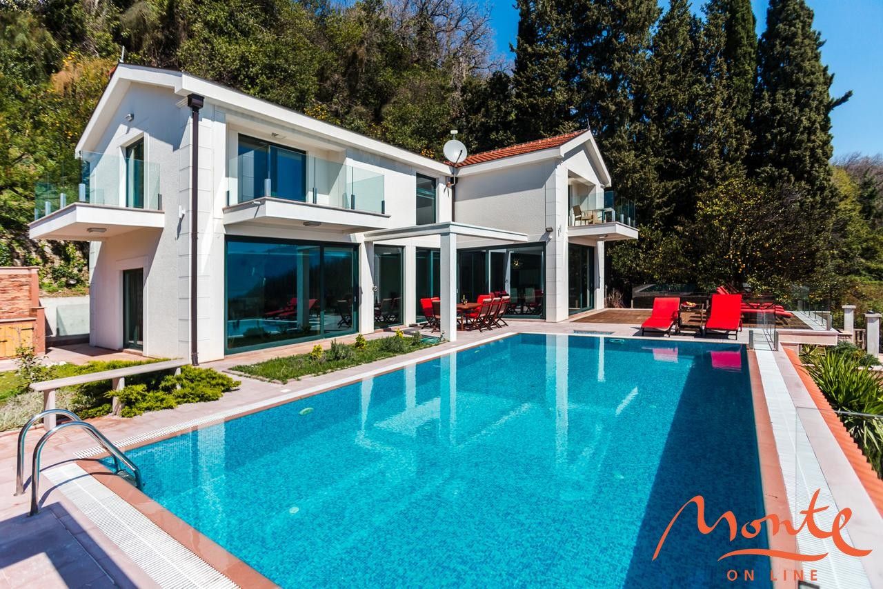 Villa in Denovici, Montenegro, 370 sq.m - picture 1