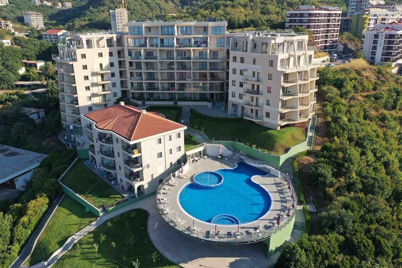 Gewerbeimmobilien in Becici, Montenegro, 48 m2 - Foto 1