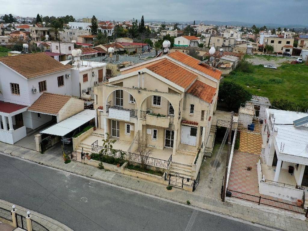 Villa in Larnaca, Cyprus, 400 sq.m - picture 1