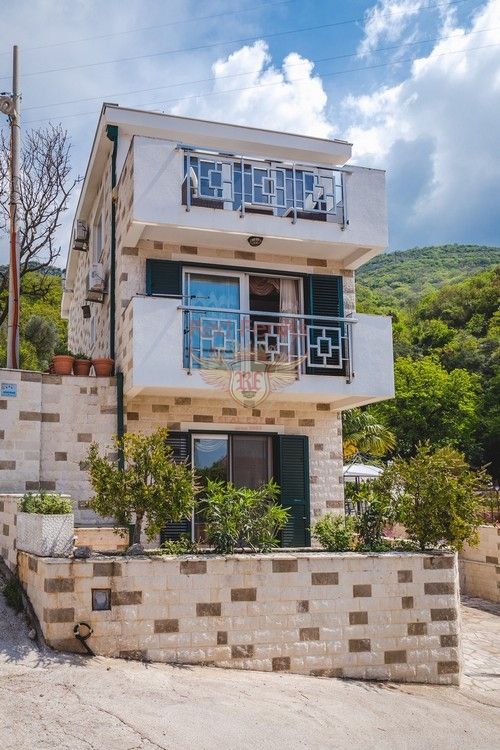 Casa en Budva, Montenegro, 200 m2 - imagen 1