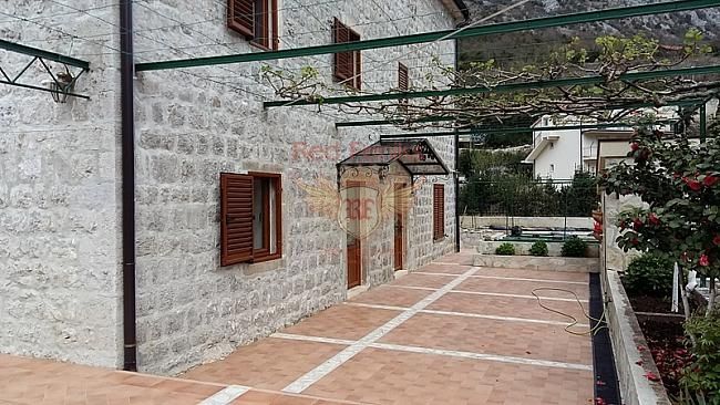 House in Kotor, Montenegro, 306 sq.m - picture 1
