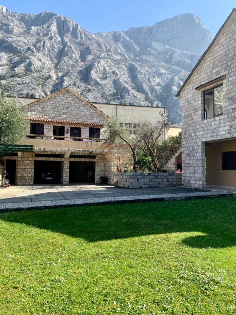 Casa en Kotor, Montenegro, 300 m2 - imagen 1