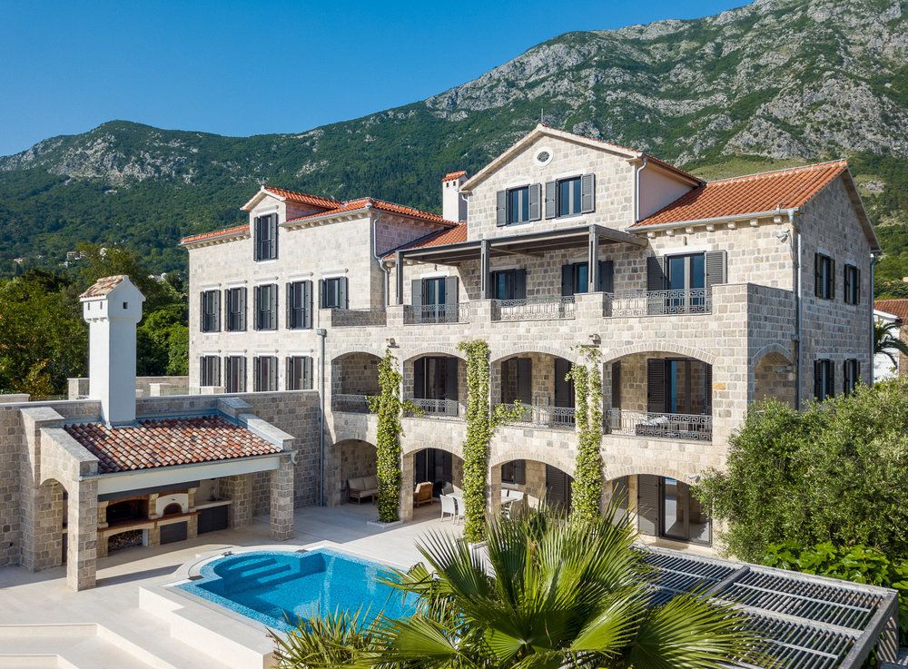 Haus in Risan, Montenegro, 554 m2 - Foto 1
