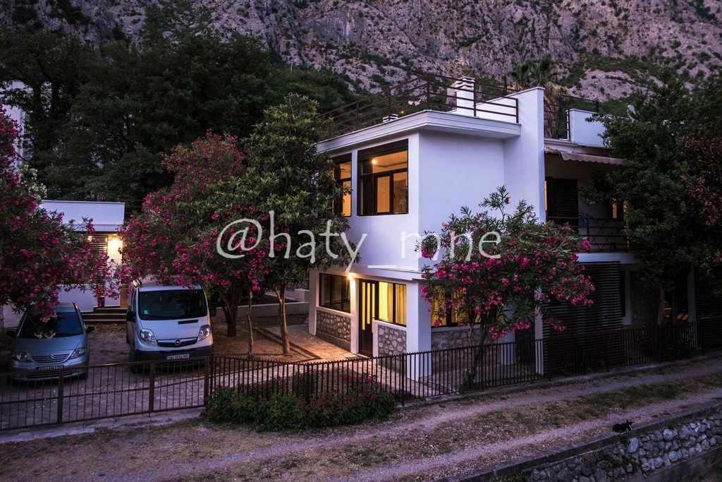 Villa in Orahovac, Montenegro, 260 sq.m - picture 1
