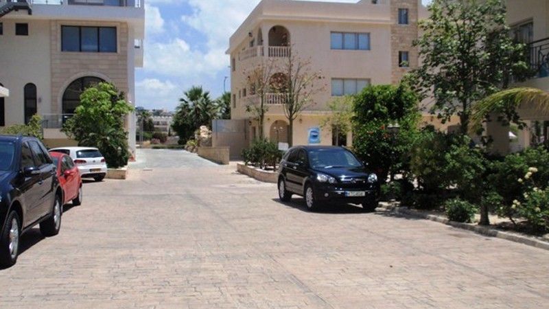 Apartment in Paphos, Cyprus, 675 sq.m - picture 1