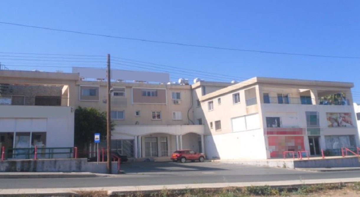 Tienda en Pafos, Chipre, 1 818 m2 - imagen 1