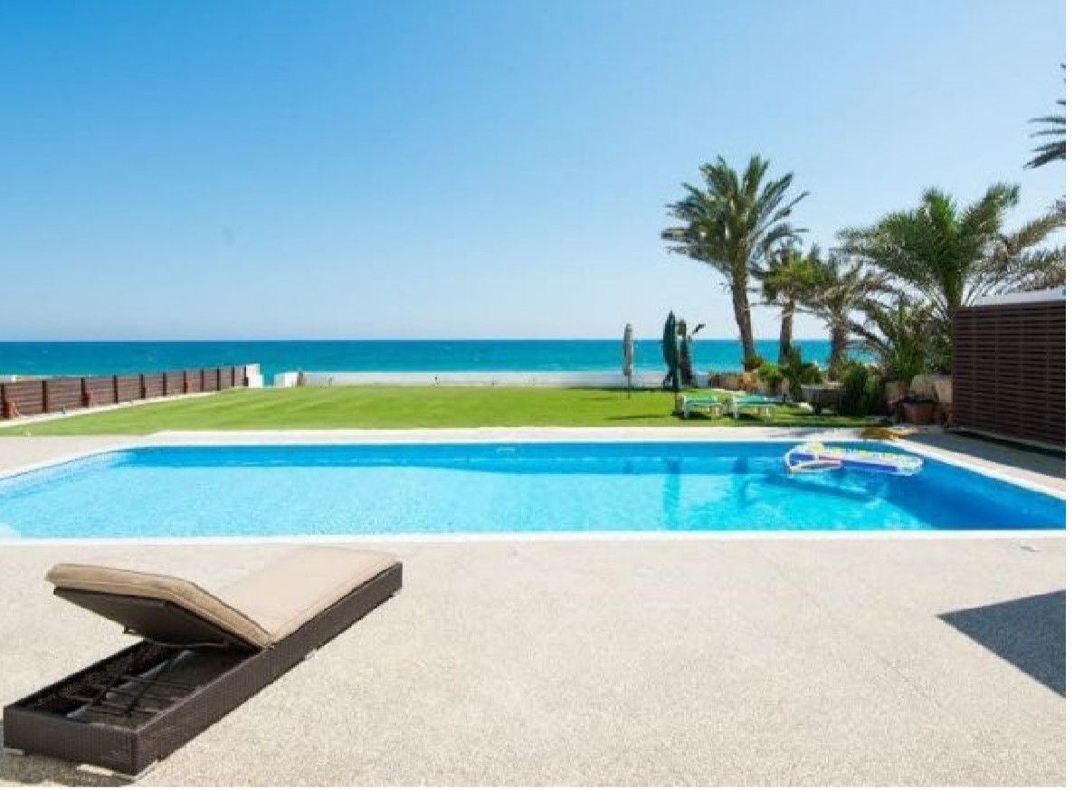 Villa in Larnaca, Cyprus, 290 sq.m - picture 1