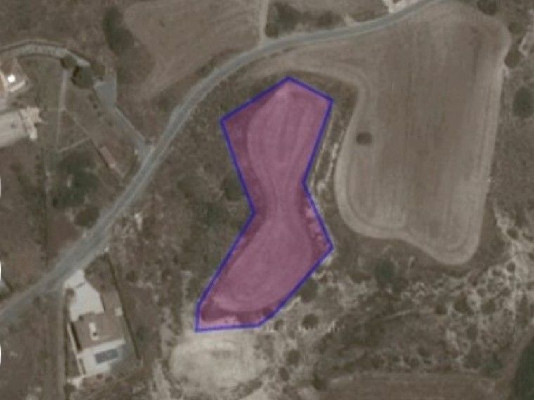 Land in Limassol, Cyprus, 13 070 sq.m - picture 1
