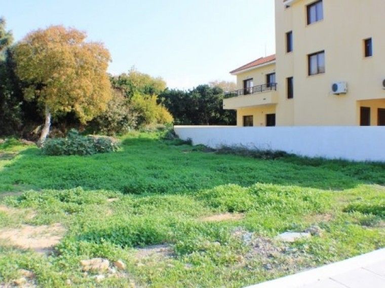 Land in Paphos, Cyprus, 693 sq.m - picture 1