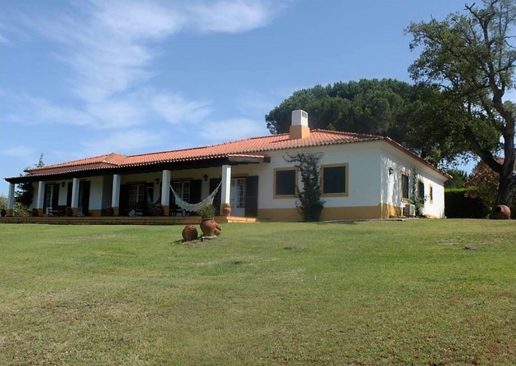 Villa in Faro, Portugal, 380 sq.m - picture 1